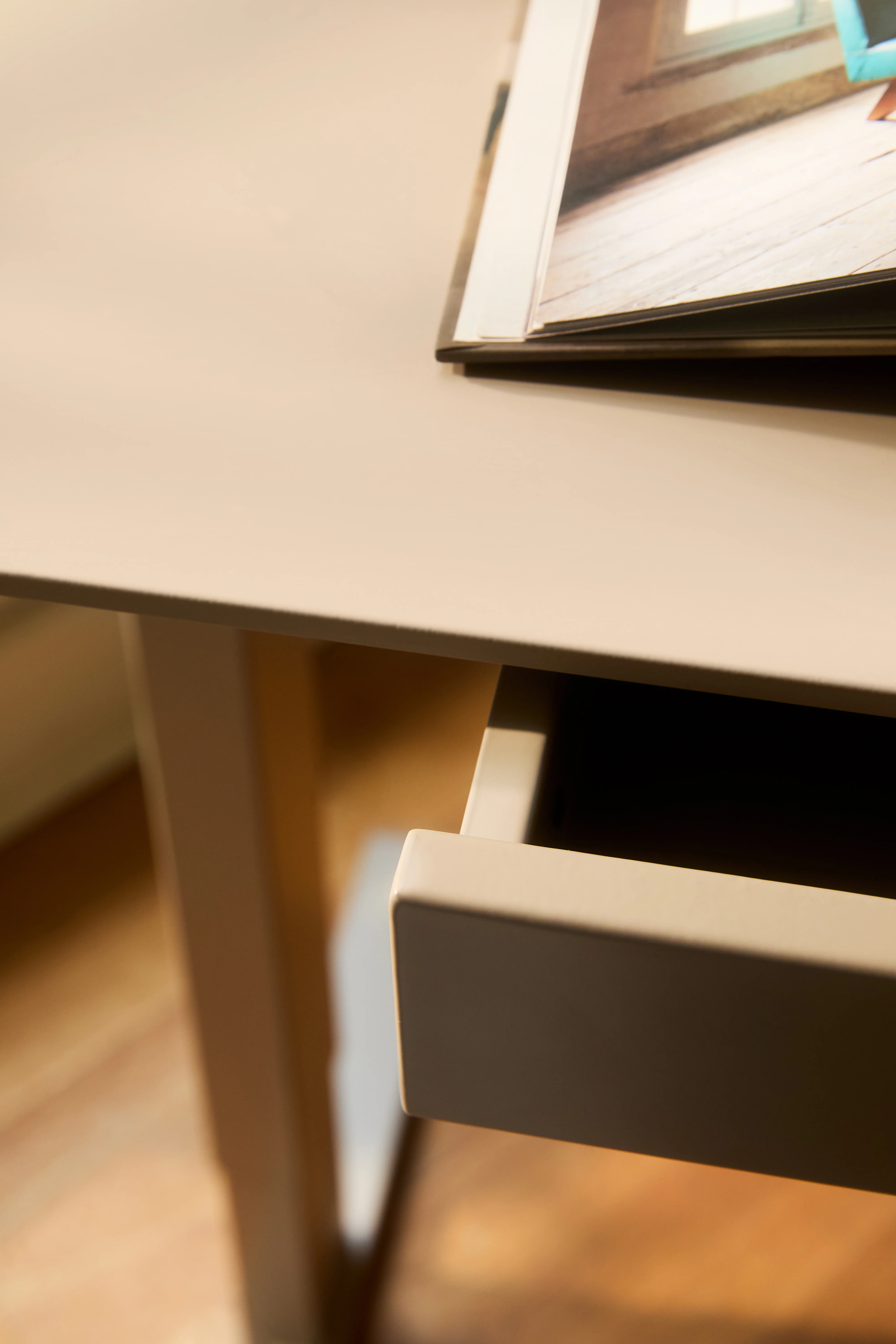 AnyDesk Hub Electric Sit-To-Stand Desk - Image 25