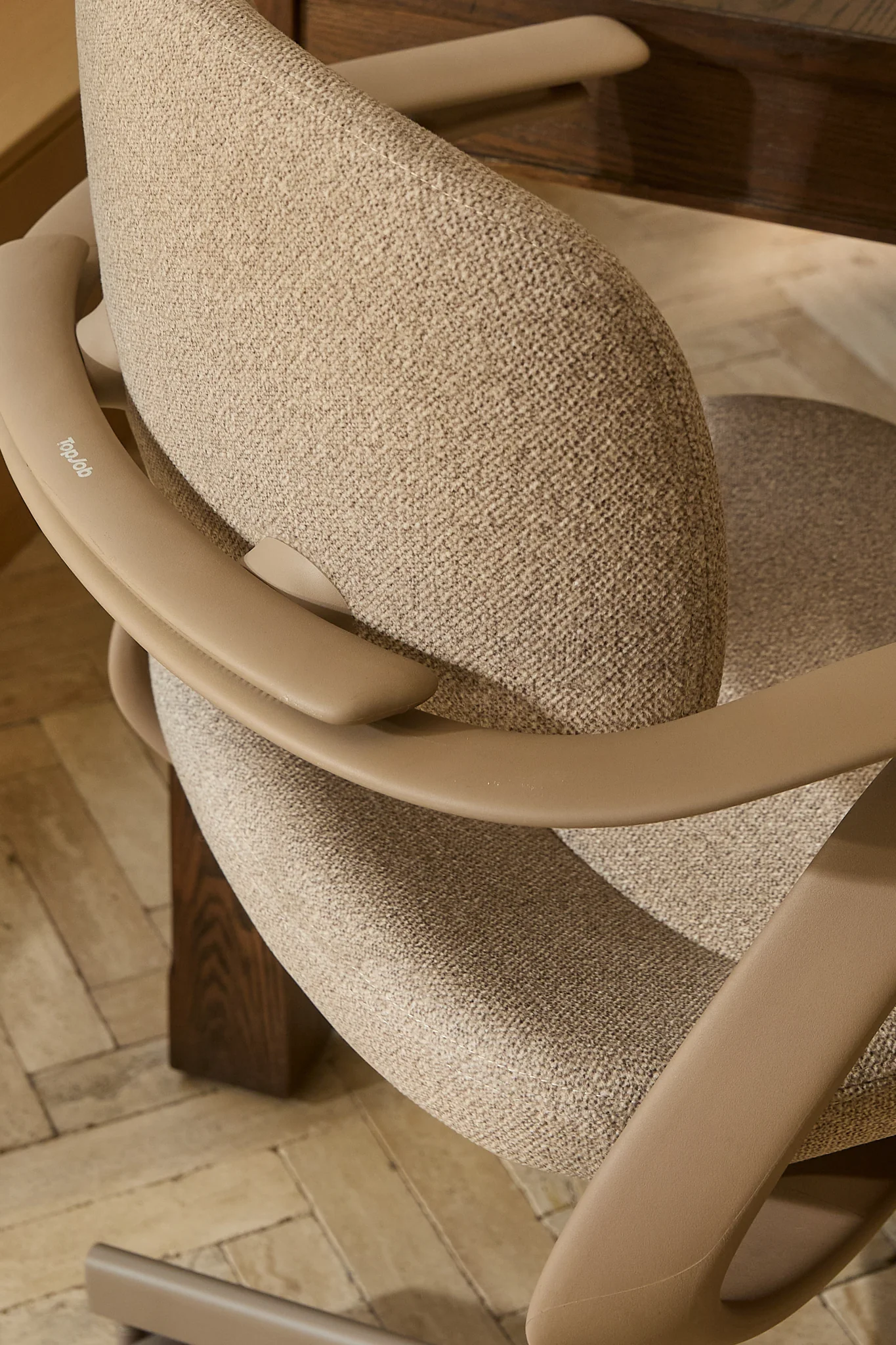 BISKIT Ergonomic Chair - Image 10