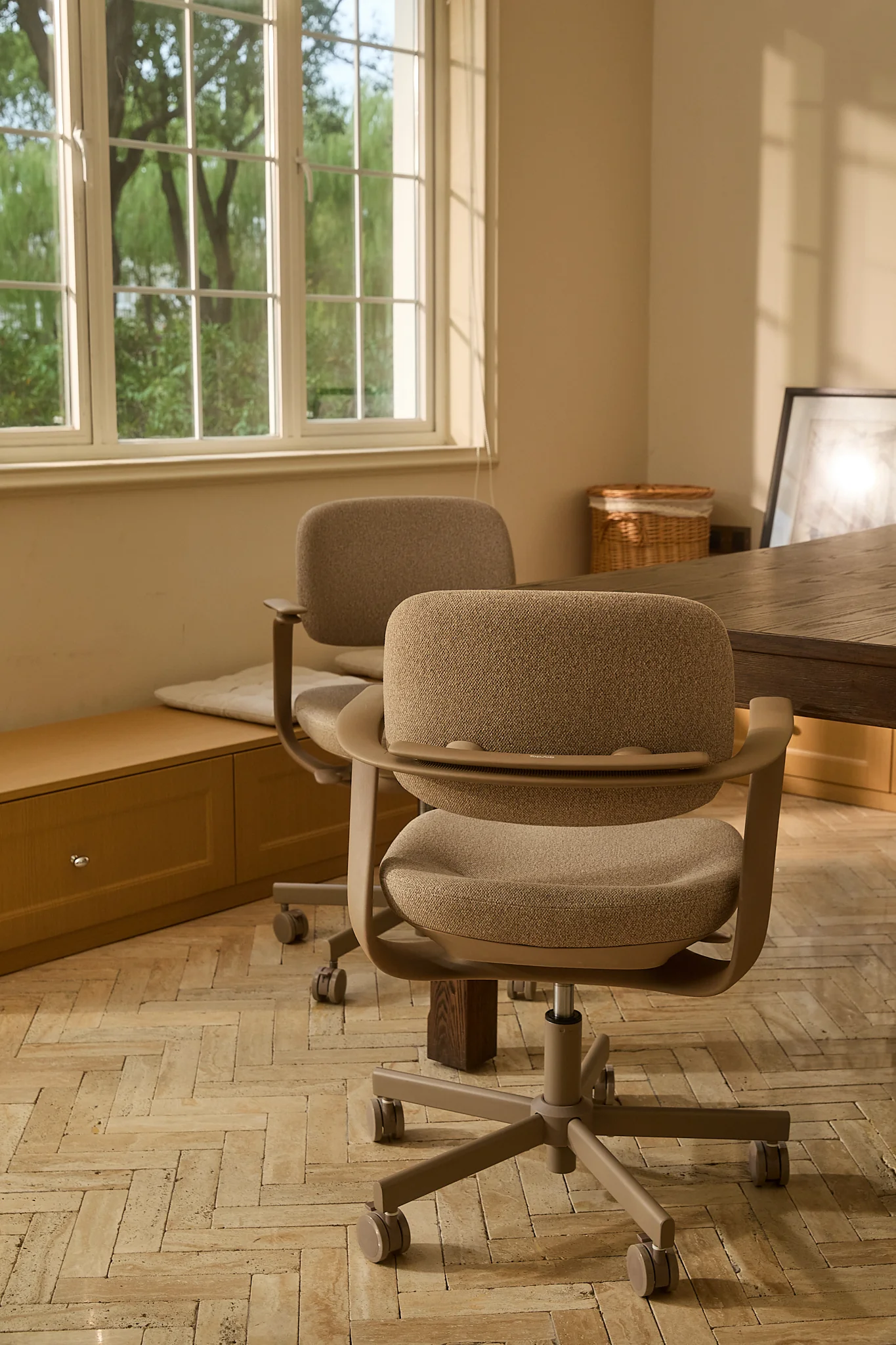 BISKIT Ergonomic Chair - Image 9