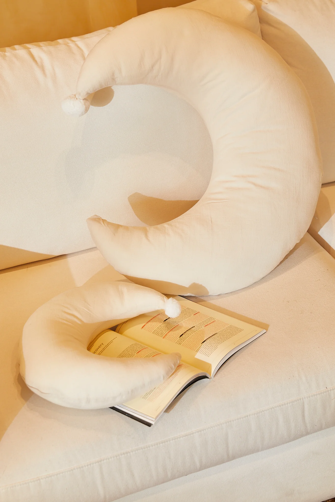 ErgoBoo Ergonomic Pillow Set - Image 12