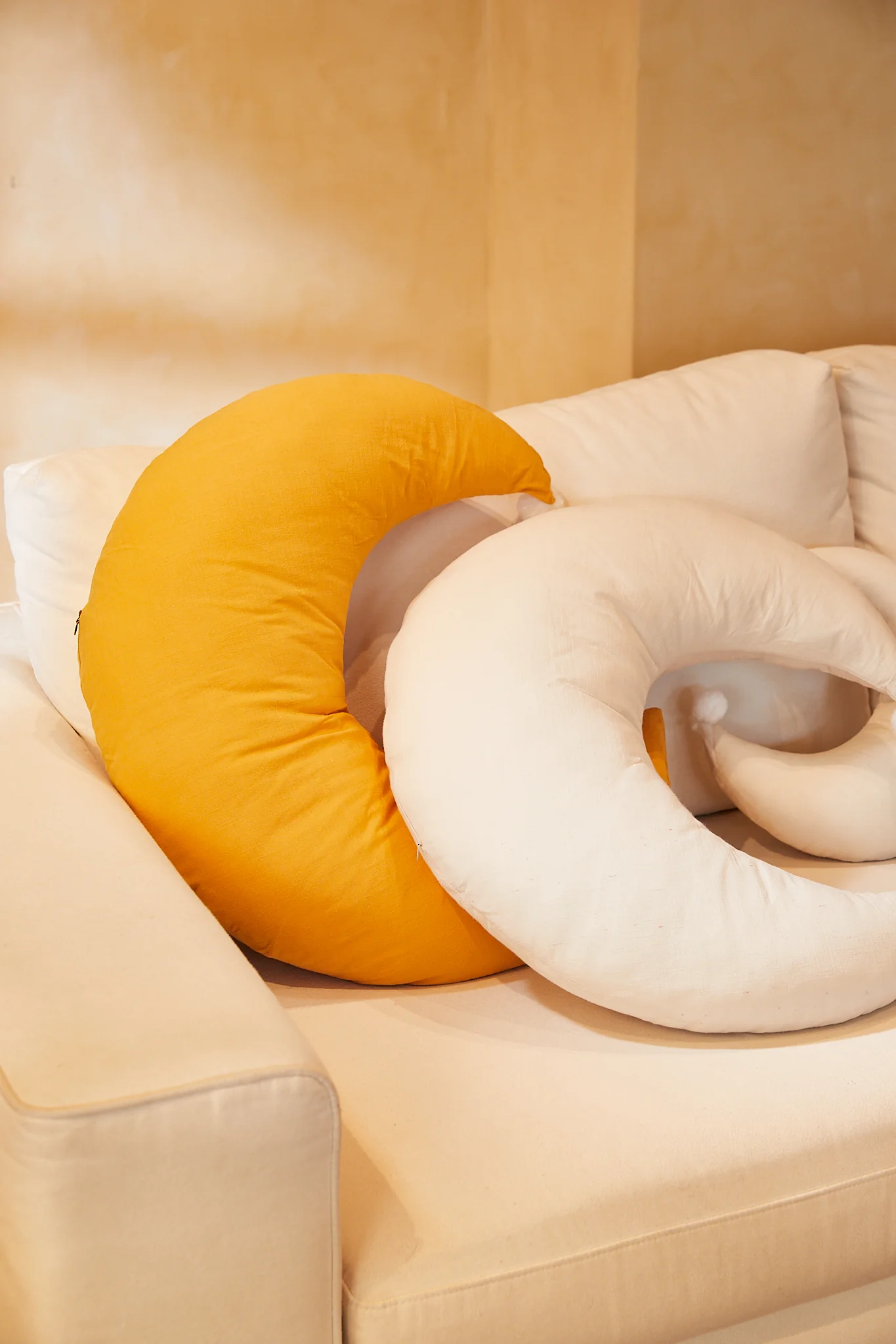 ErgoBoo Ergonomic Pillow Set - Image 7