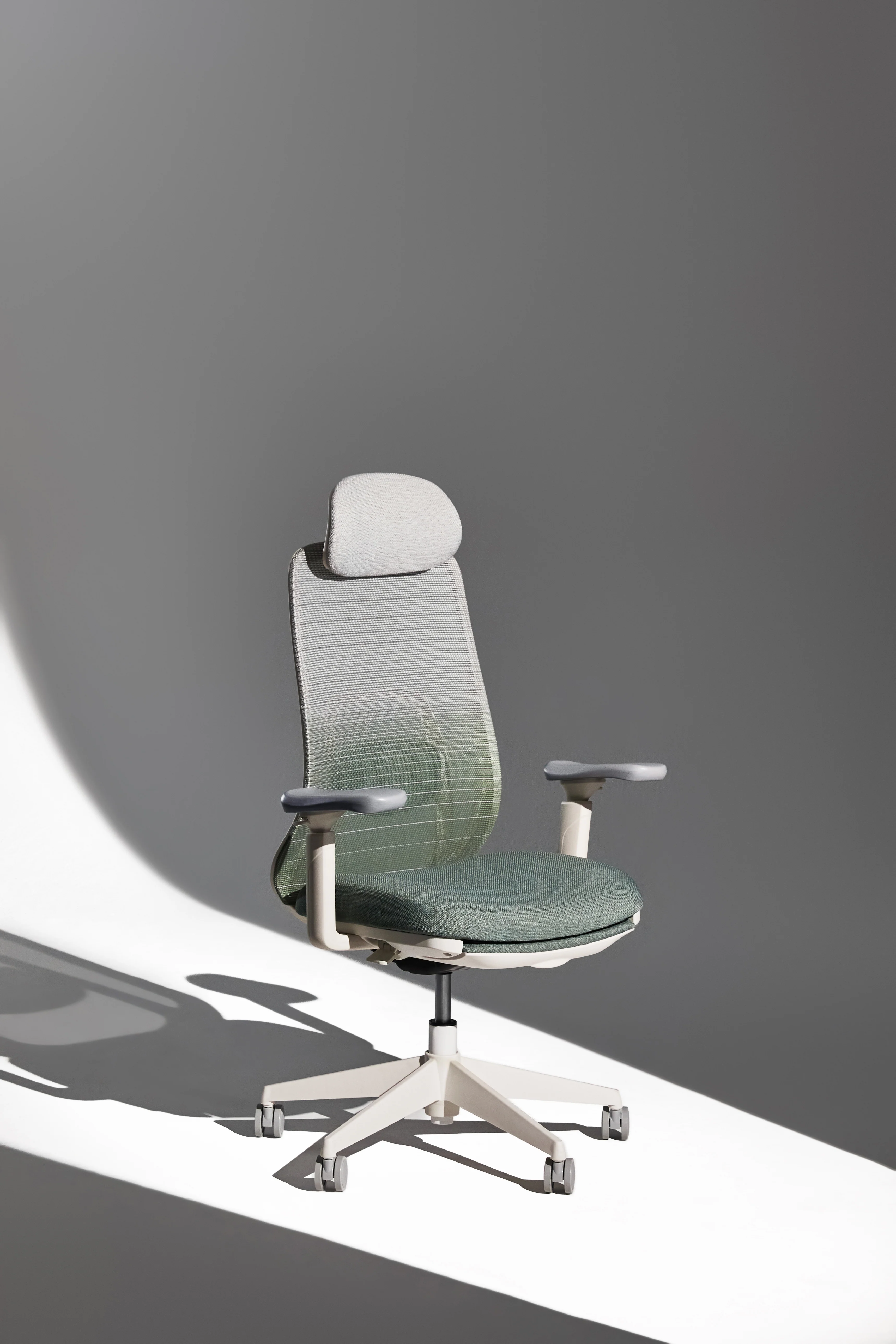 VOYA Ergonomic Chair - Image 6