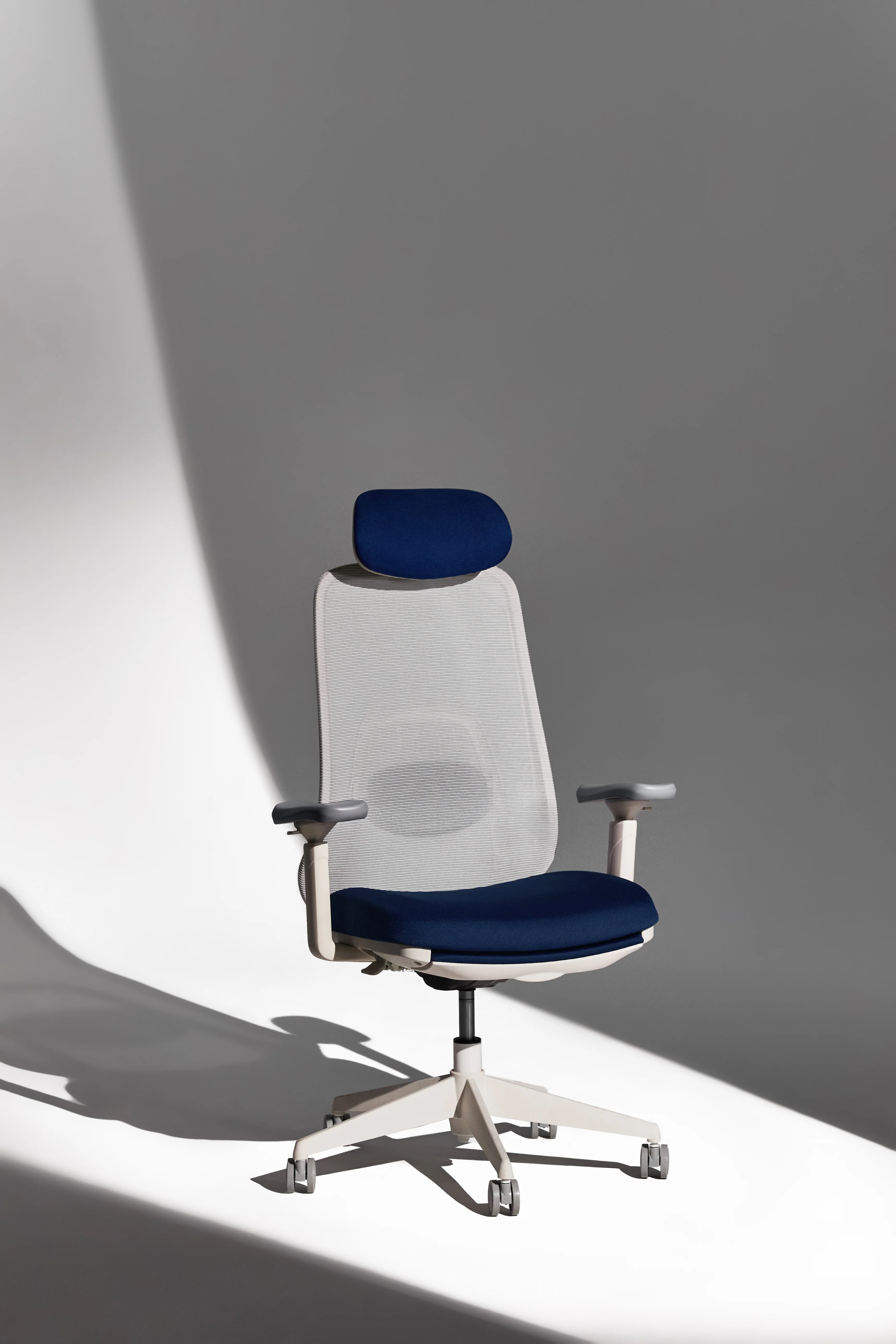 VOYA Ergonomic Chair - Image 9
